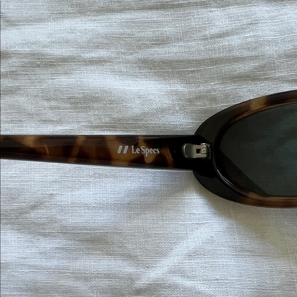 Le Specs Outta Love in Brown Tort Green Mono Sunglasses - Picture 4 of 6